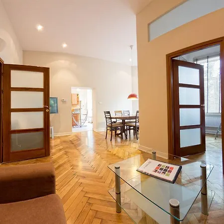 Nocny Apartment