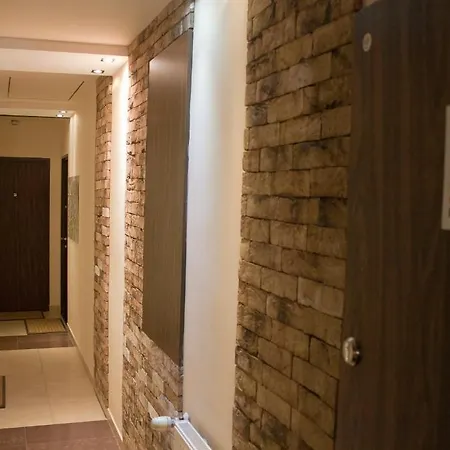 Nocny Apartment
