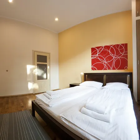 Nocny Apartment *